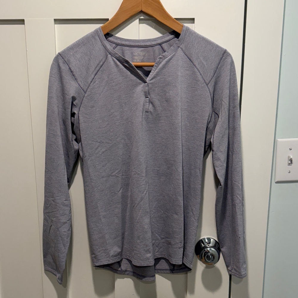 Arc’teryx lavender light purple Kadem shirt size XS